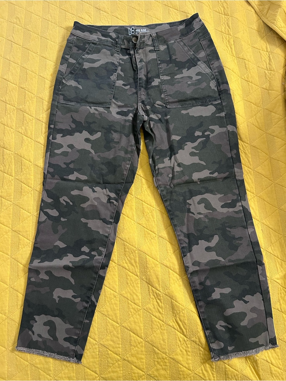 Mid Rise Camo Skinny Jeans Size 11